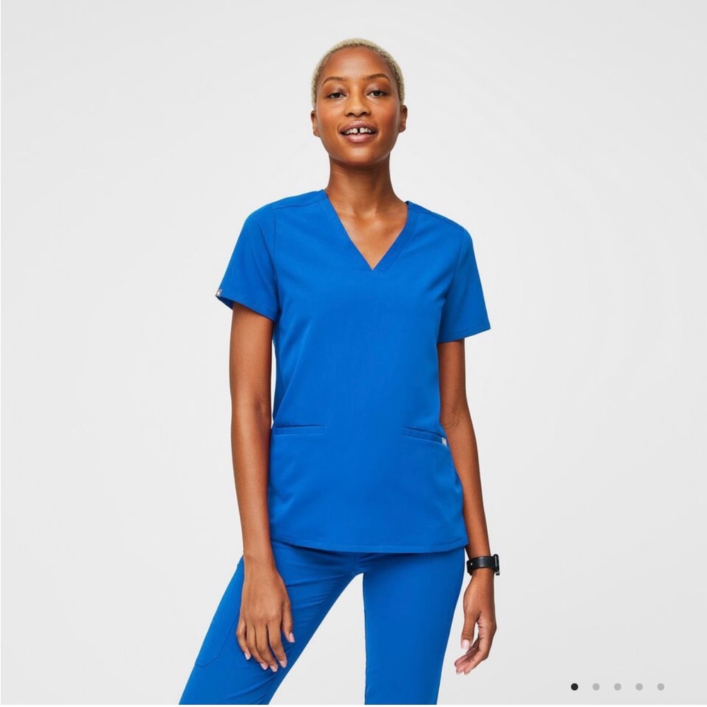 Figs Three-Pocket Scrub Top - Picture 3 of 5
